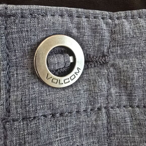 Men's Volcom size 28 shorts Surf & Turf - Picture 8 of 10